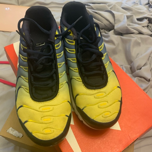 nike air max plus grade school size 7